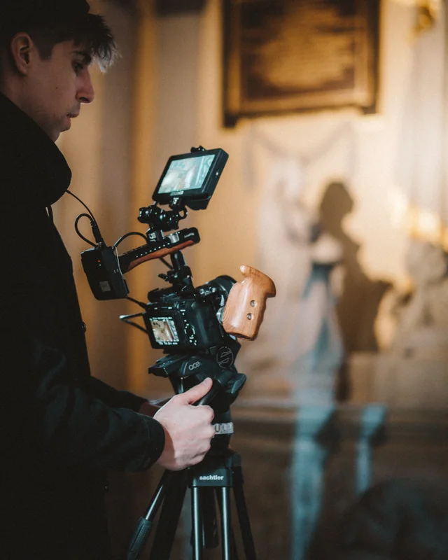 Praca z kamerą na planie filmowym