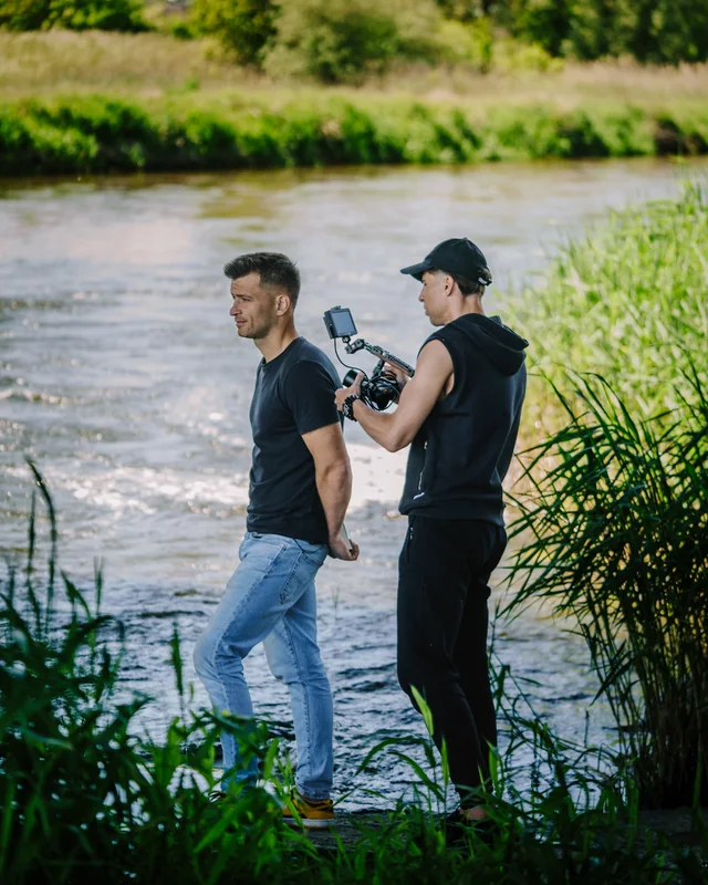 Praca z kamerą na planie filmowym