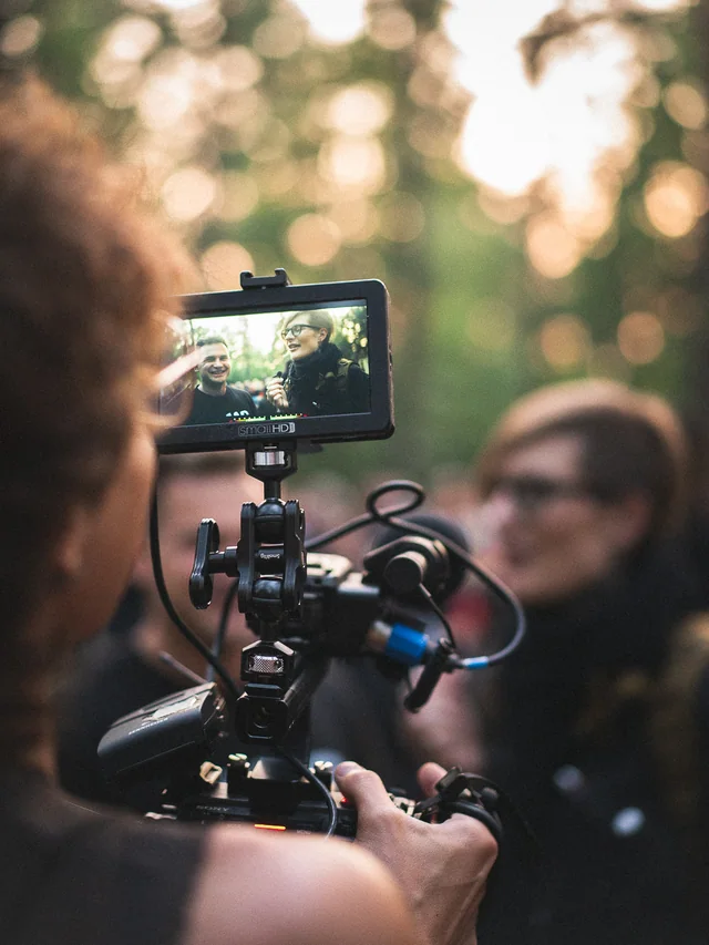 Praca z kamerą na planie filmowym